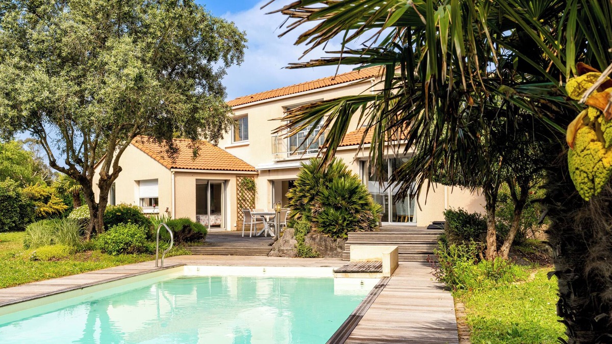 Prefailles Villa | Villa 'Avec Piscine - Plage 400 M' with Private Pool, Private Terrace and Wi-Fi