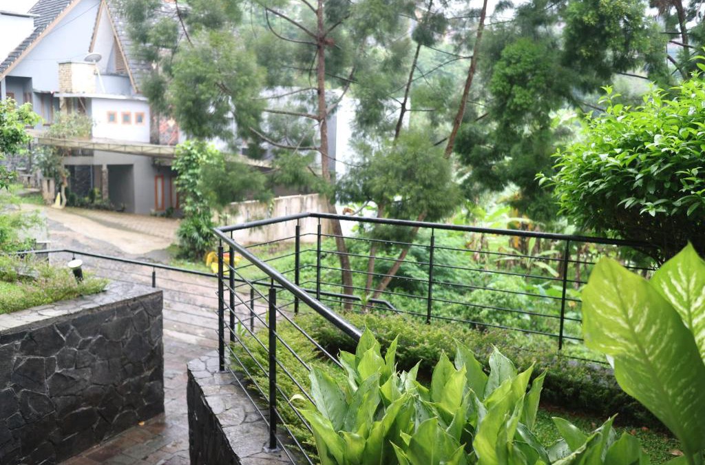 Ciburial House | Villa Babeh