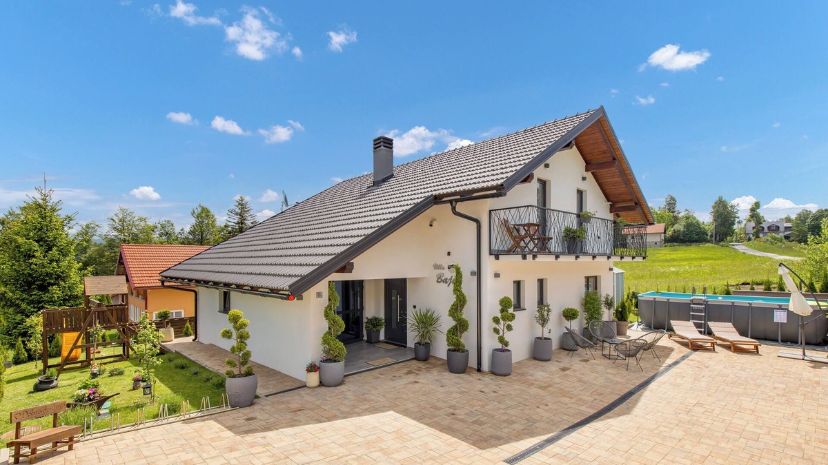 Fuzine Villa | Villa "Bajer" with 5 bedrooms and wellness with jacuzzi, and outside pool.