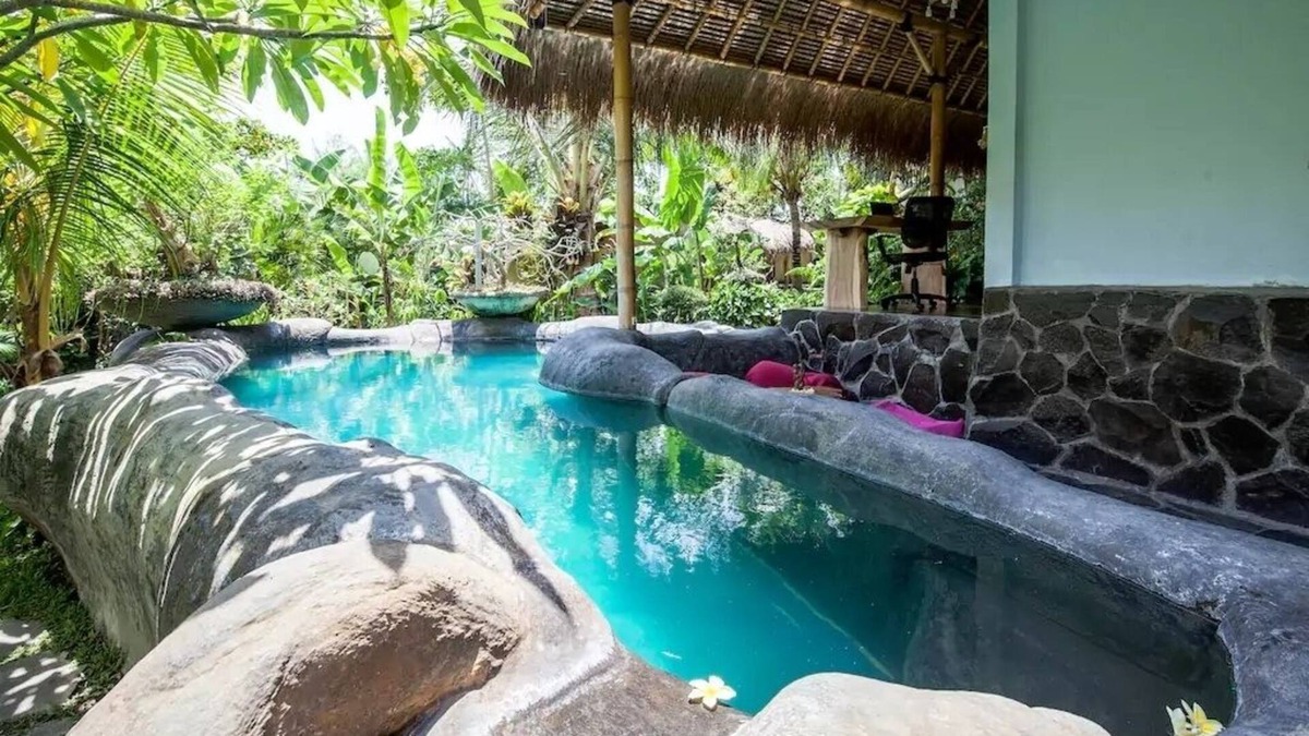 Penatih Villa | Villa "Bali Paradise" 3 br, swimming pool, big garden.