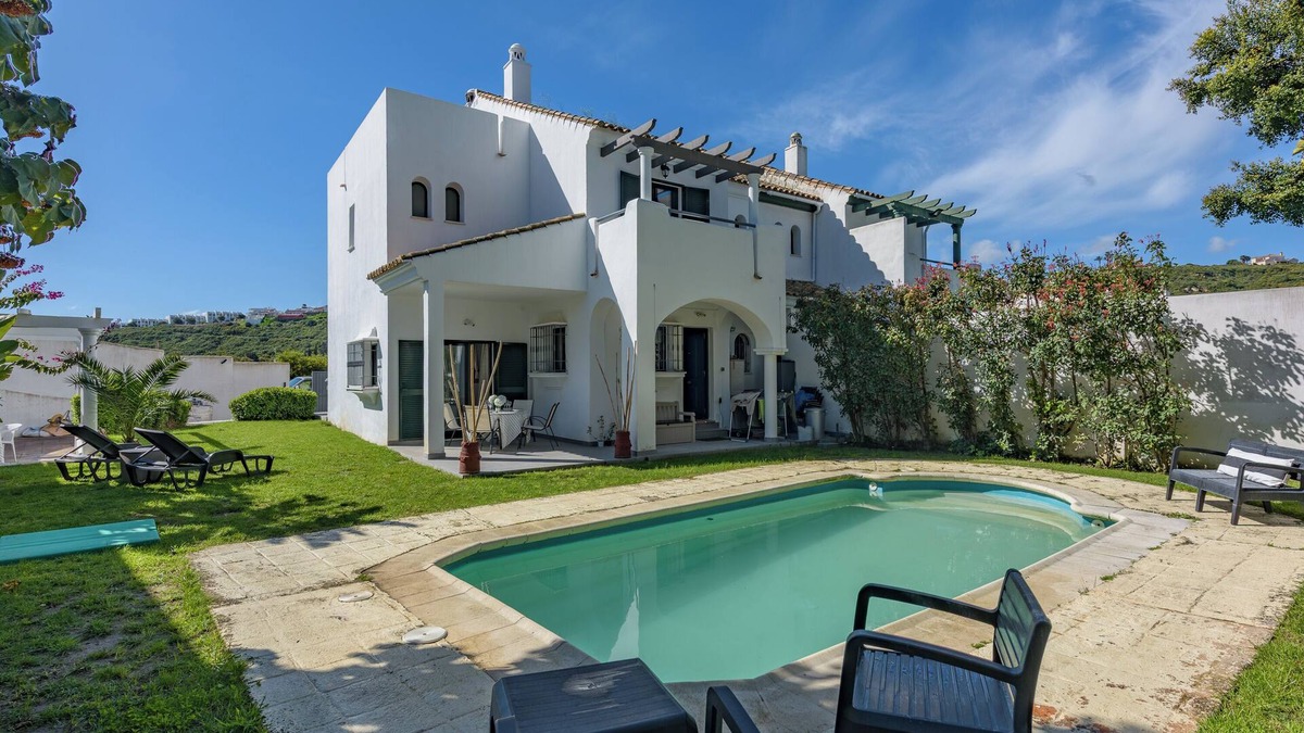 Castillo de Sabinillas Villa | Villa 'Bali' with Mountain View, Private Pool and Wi-Fi