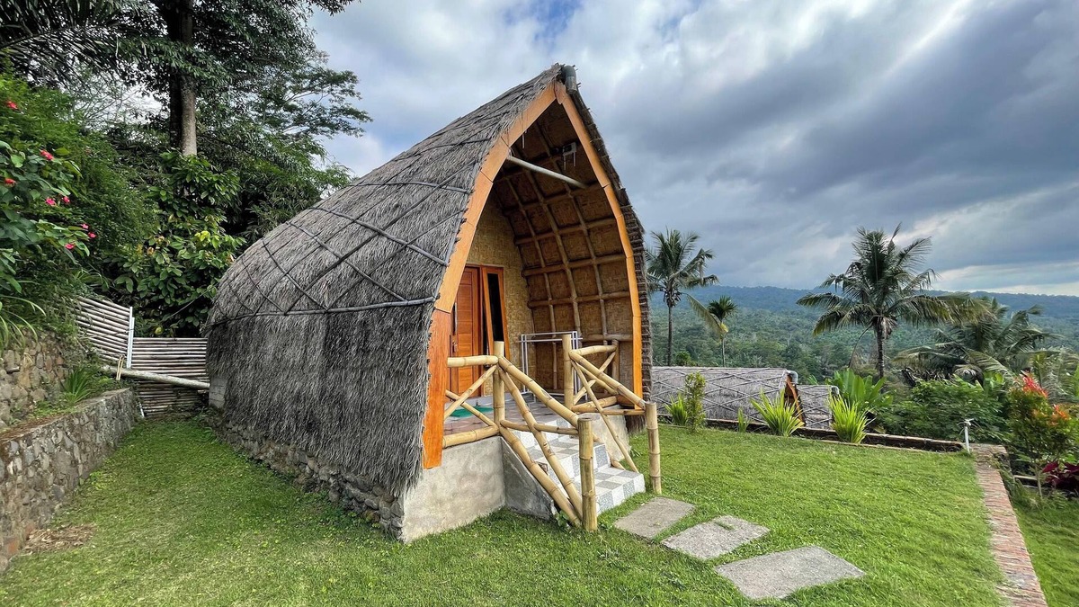 Bayan Villa | Villa Bambu Rinjani & Restaurant