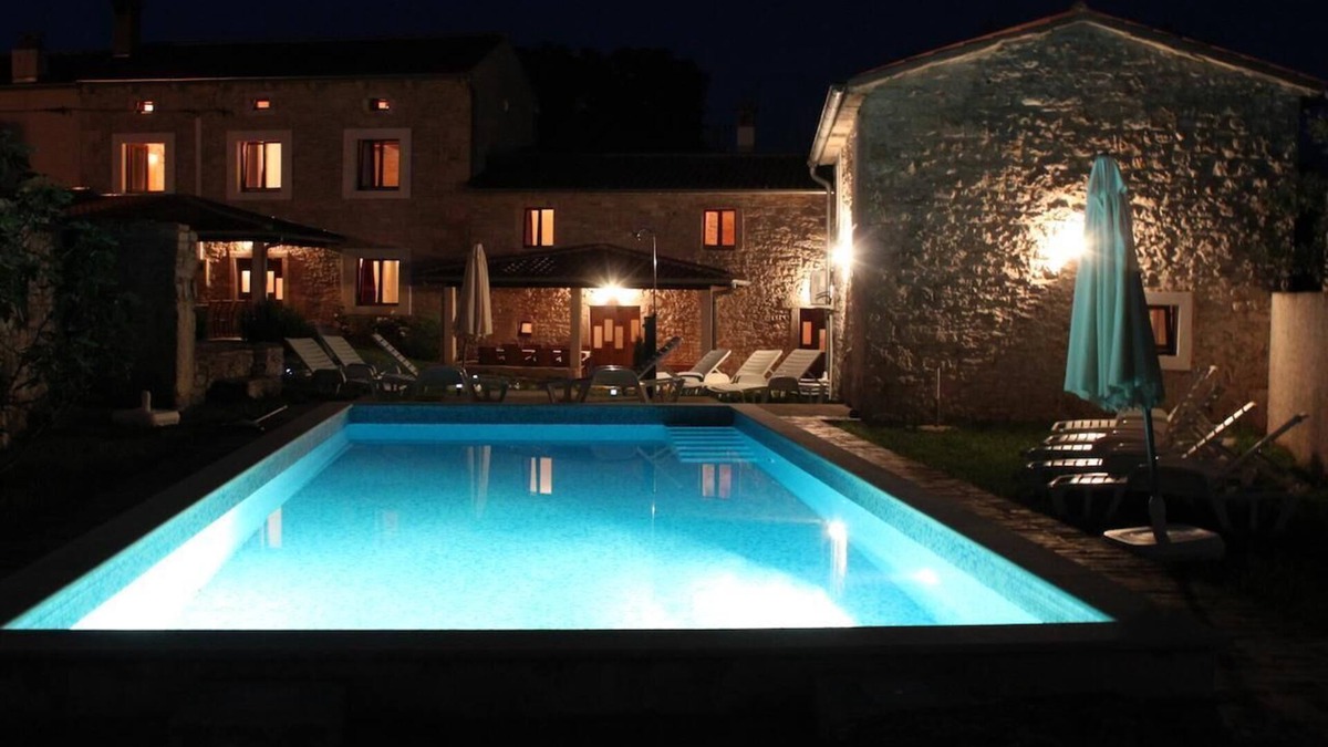 Orihi House | Villa Barbara Barban with private pool, outdoor furniture, garden, free parking