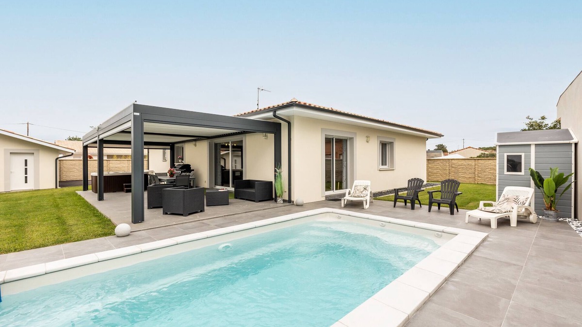 Ares Villa | Villa "Bassin d'Arcachon" with Private Pool, Private Terraces and Wi-Fi