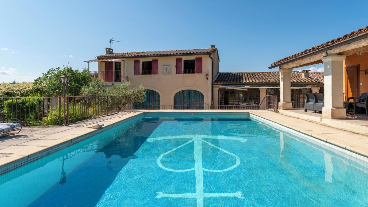 Robion Villa | Villa 'Bastide Les Basses Royères' with Mountain View, Wi-Fi and Air Conditioning