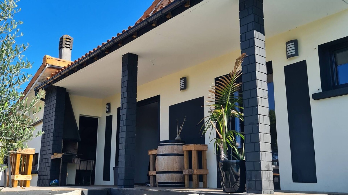 Cestas House | Villa between pines and vines, in a quiet location