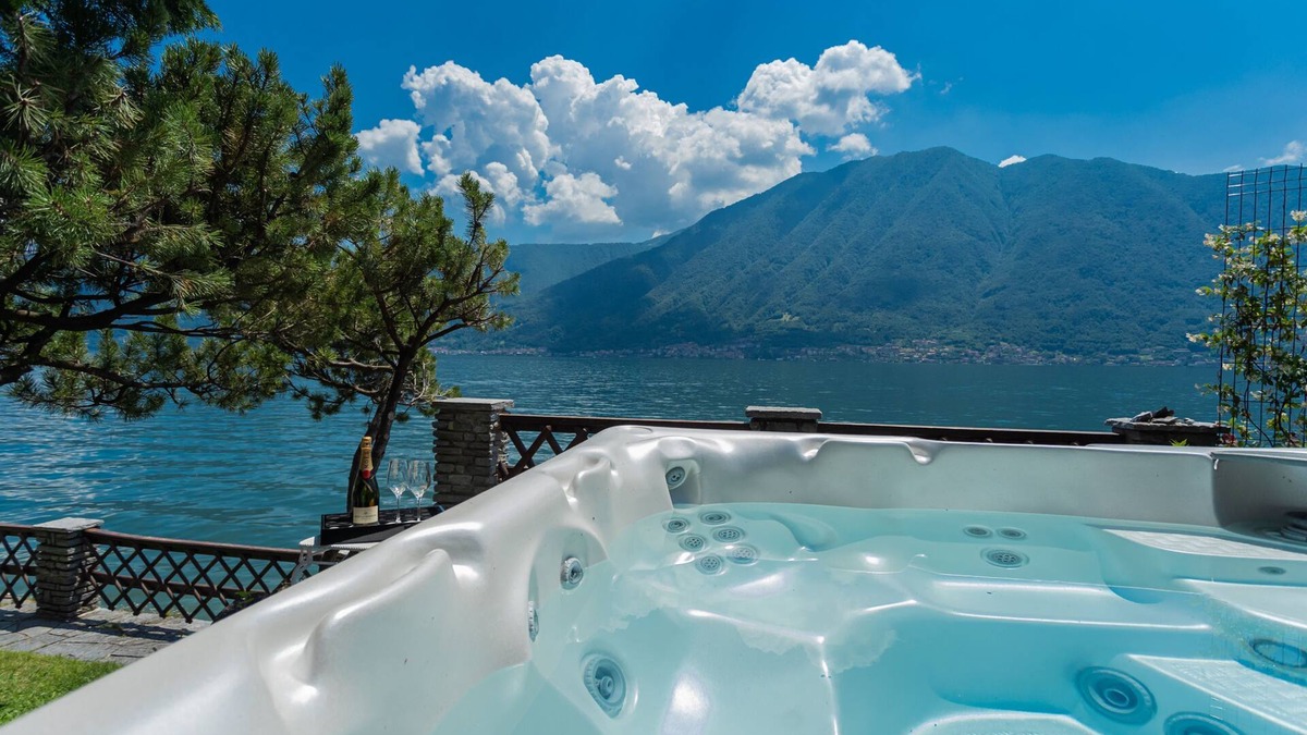 Sala Comacina Villa | Villa Bianca - Front Lake Pool