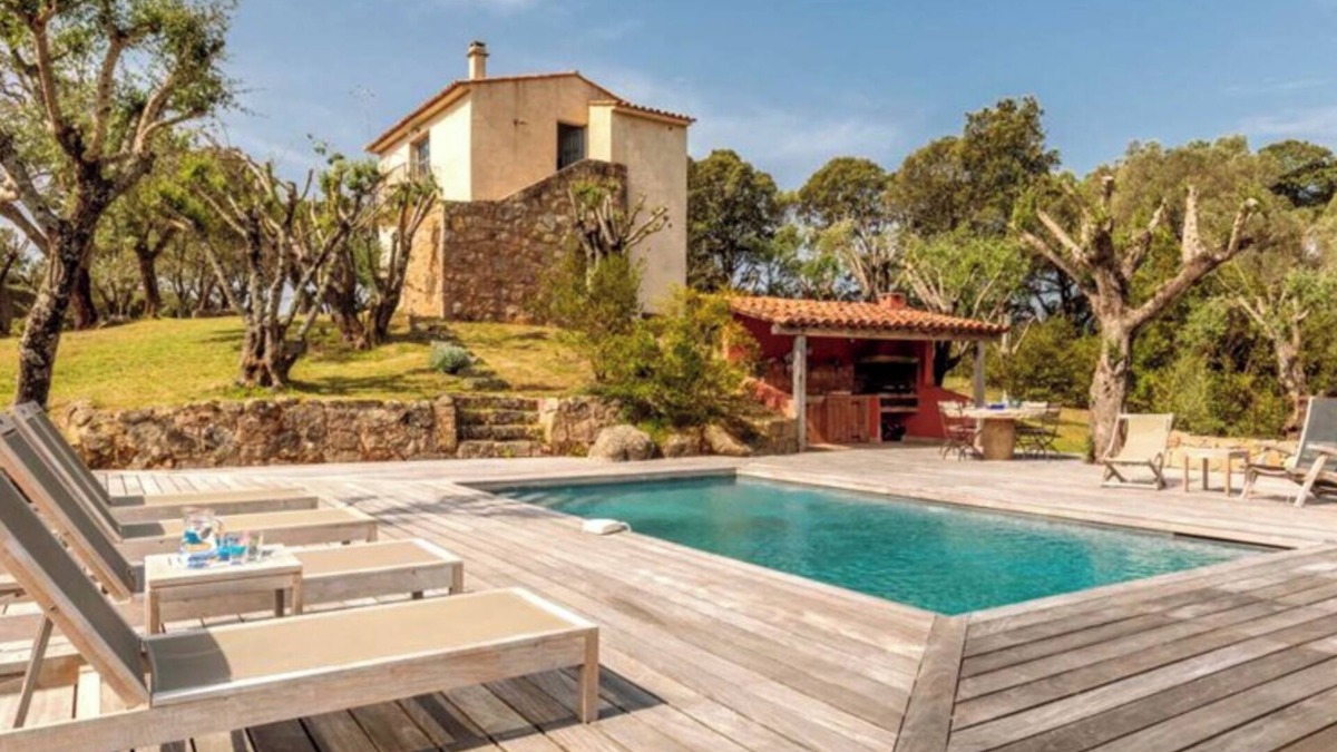 Figari Villa | Villa 'Bicu Rossu' with Private Pool, Wi-Fi and Air Conditioning