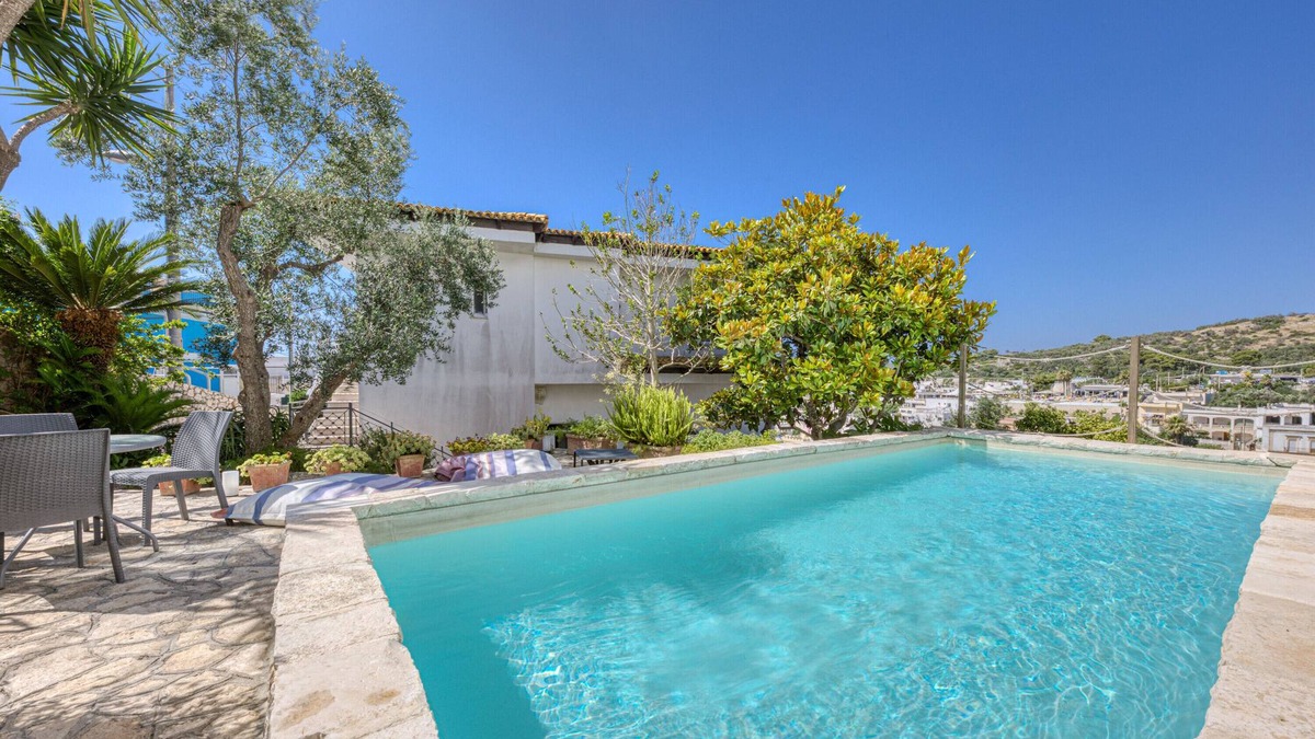 Castro Marina Apartment | Villa 'Blu La Patronale' with Sea View, Shared Pool and Wi-Fi