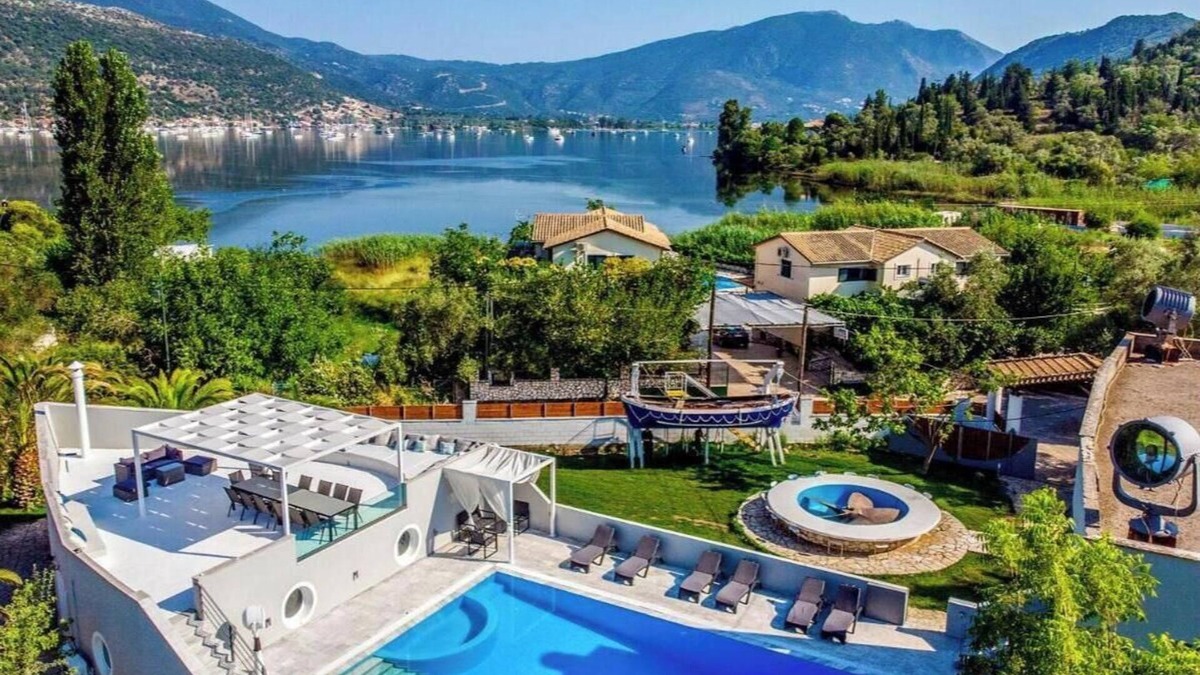 Nidri Villa | Villa 'Boat' with Sea View, Wi-Fi and Air Conditioning