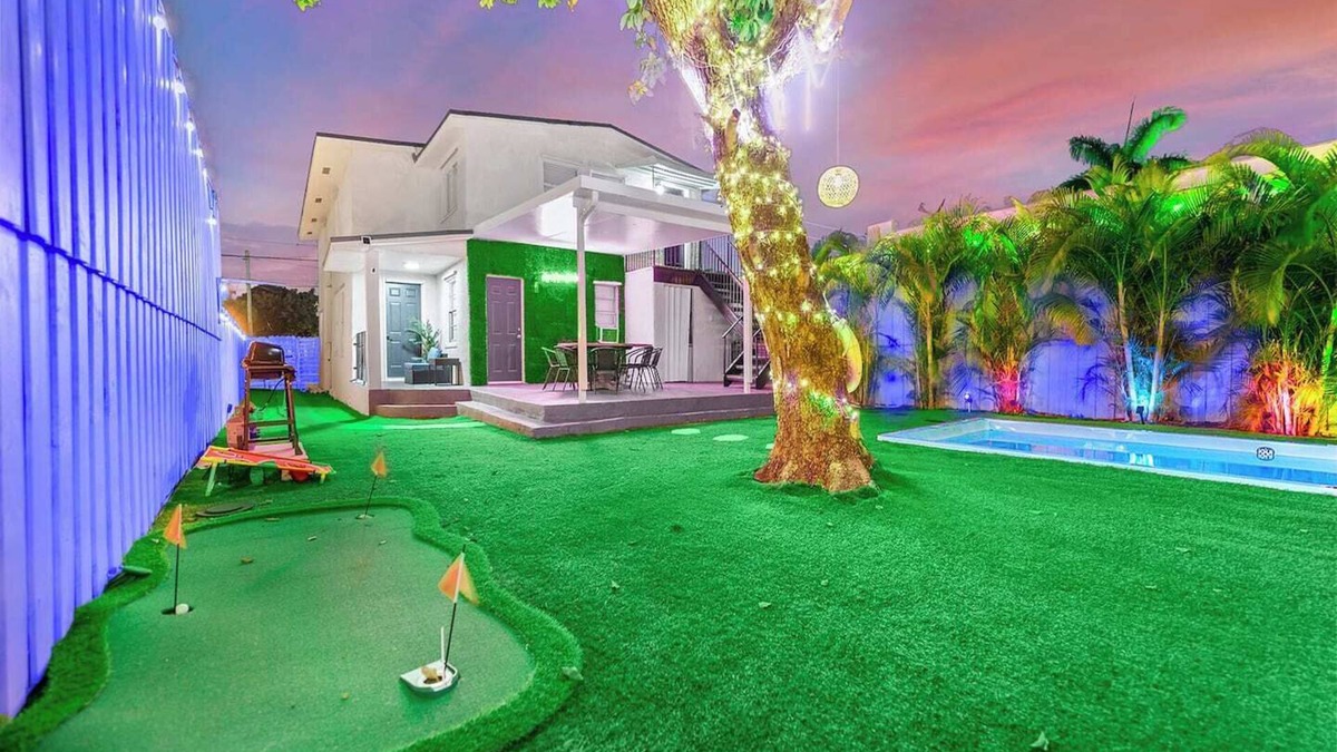 Allapattah House | Villa Bonita | 6BR | Pool + Hot Tub