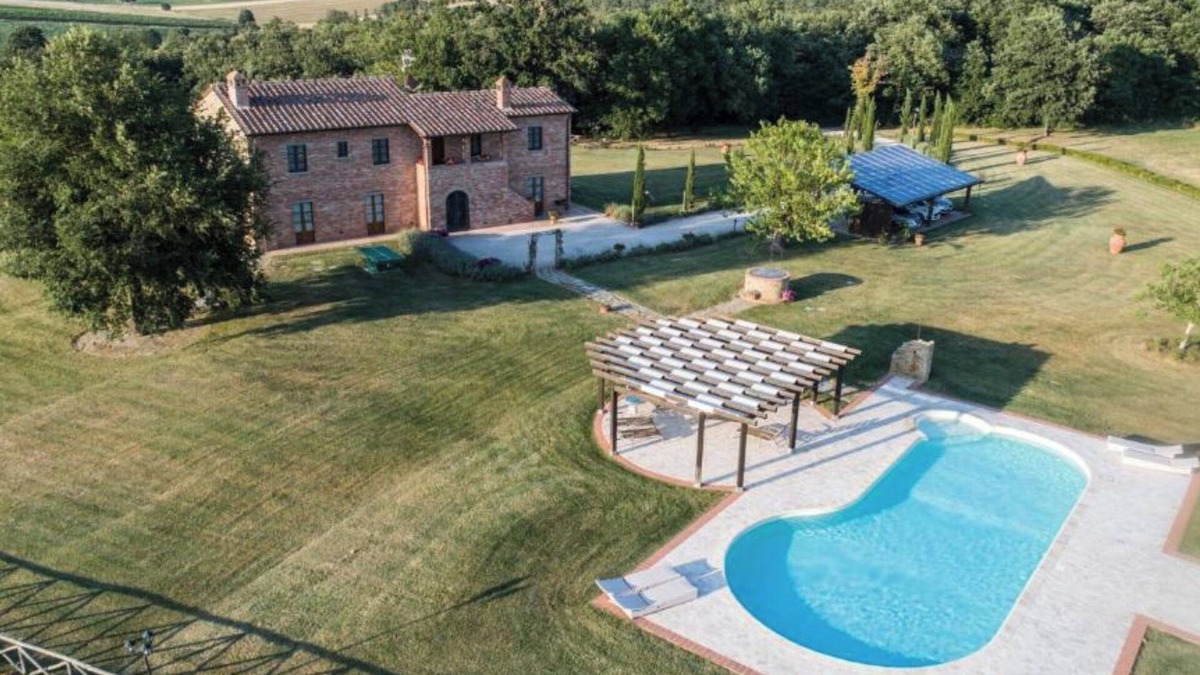 Marciano della Chiana Villa | Villa 'Boschi Salviati' with Private Pool, Whirpool, Wi-Fi and Air Conditioning