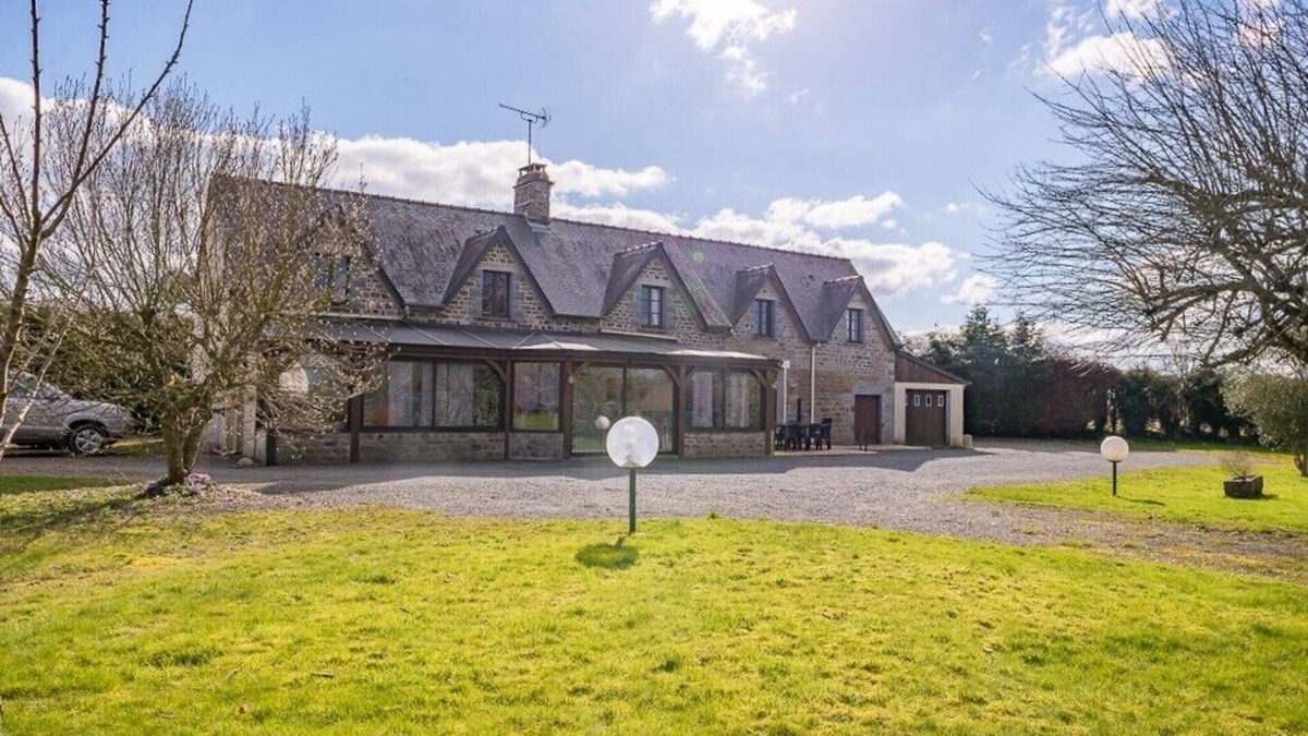 Bourguenolles Villa | Villa Bourguenolles: Ideal Accommodation for Families and Friends in Normandy