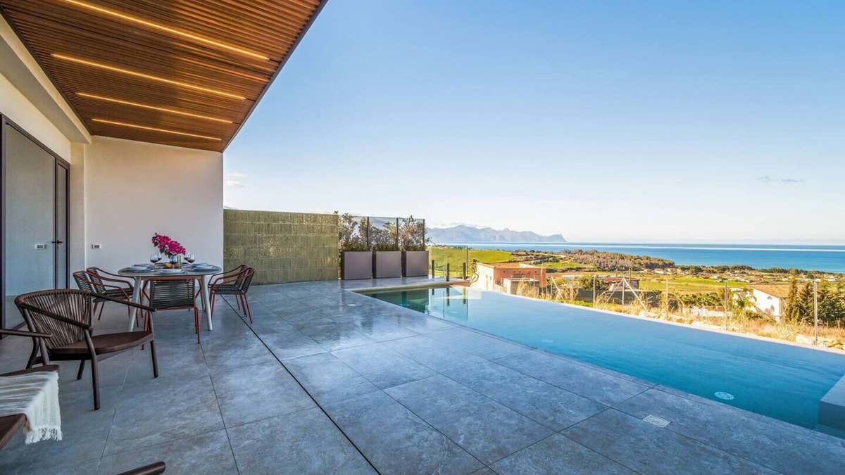 Partinico Villa | Villa Brezza: Infinity Pool with Sea View