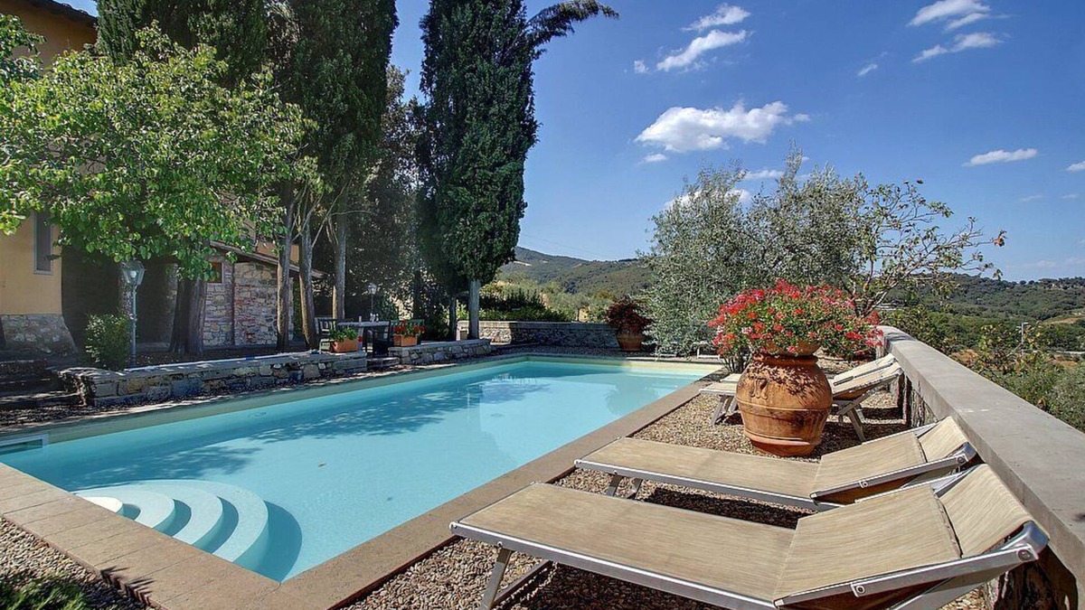 Ponte Agli Stolli Villa | Villa Buonagrazia: A charming three-story villa in the characteristic style of the Tuscan countryside.