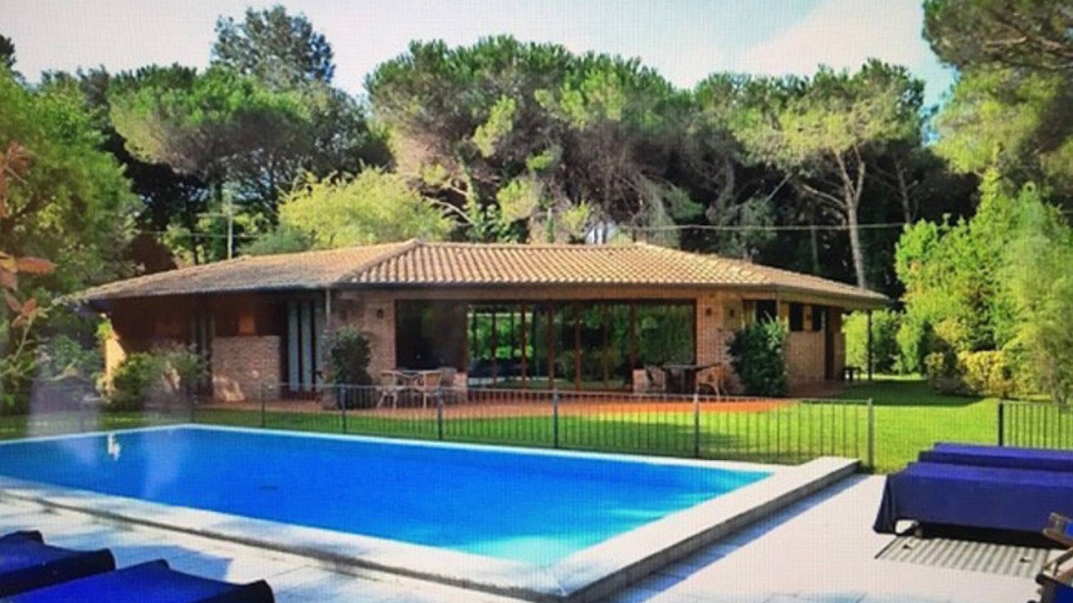 Ronchi Villa | Villa Butterfly ideal for family reunion! Luxuriant garden pool BBQ tennis table