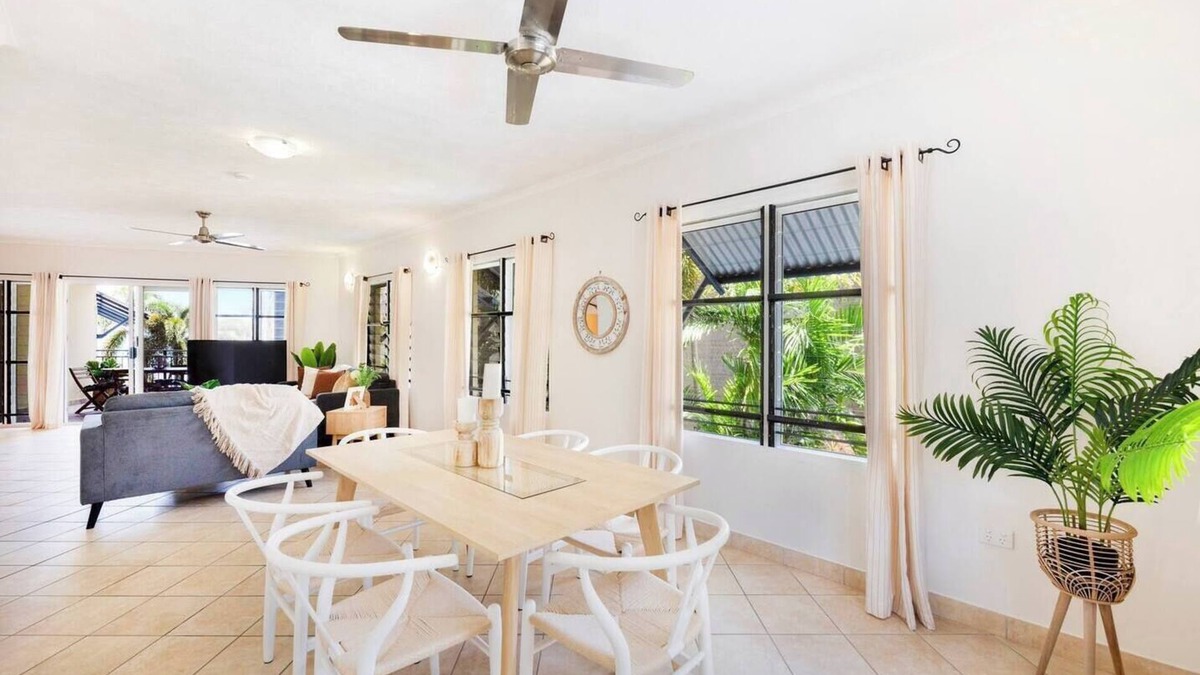 Tatura House | Villa by the Beach in Tatura