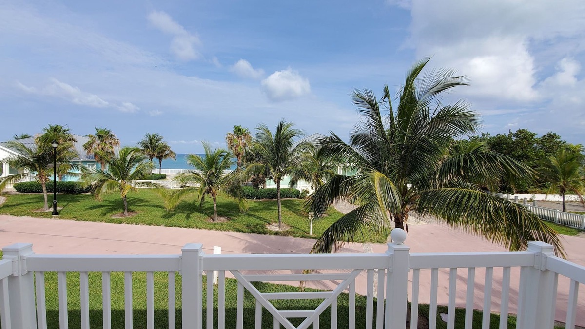 Alice Town House | "Villa by the Sea" Ocean view 3 Bedroom/3 Bath