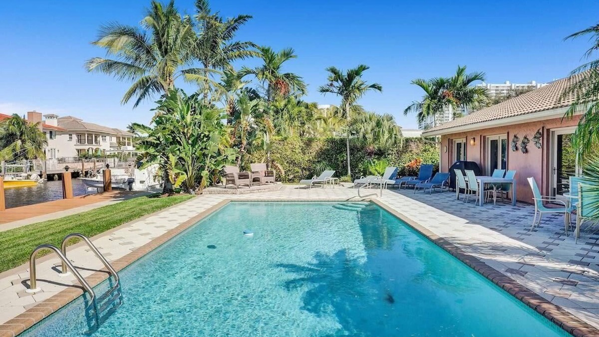 Galt Mile Villa | Villa by the Sea Summ