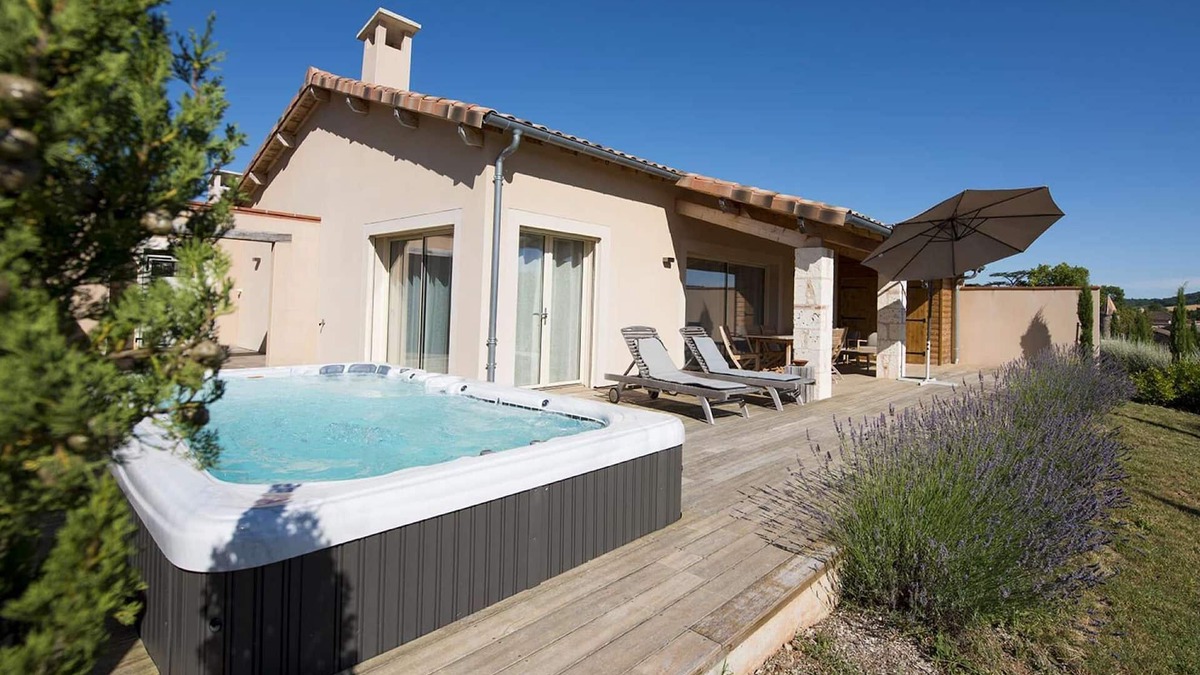 Castelnau-de-Montmiral Villa | Villa Castelnau - Air conditioning & Swim Spa in a charming Domain - XV