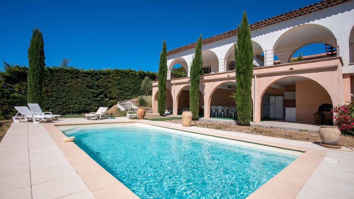 Cabris Villa | Villa 'Cabri 5 Chambres Piscine' with Sea View, Wi-Fi and Air Conditioning