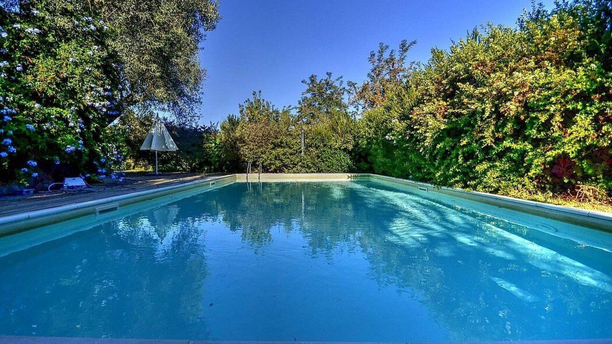 Mirto House | Villa Calesse A: A characteristic and welcoming independent house surrounded by meadows and by green hills, with Free WI-FI.