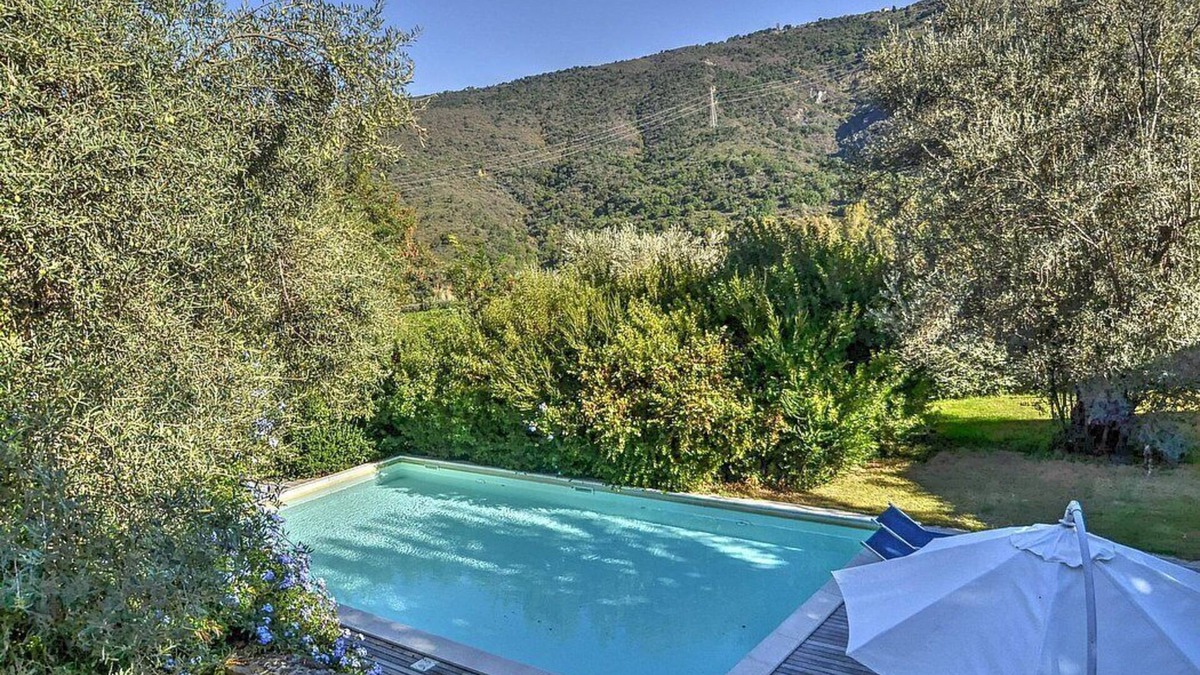 Mirto House | Villa Calesse C: A characteristic and welcoming independent house surrounded by meadows and by green hills, with Free WI-FI.
