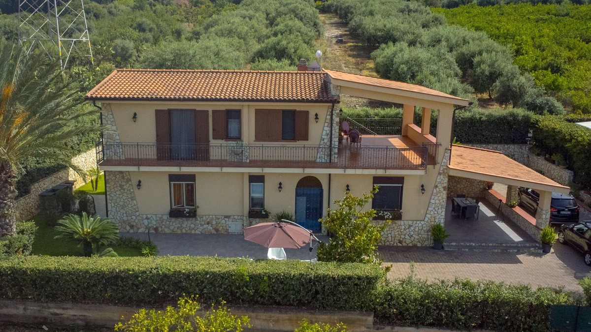 Salina Villa | VILLA CANAPé
