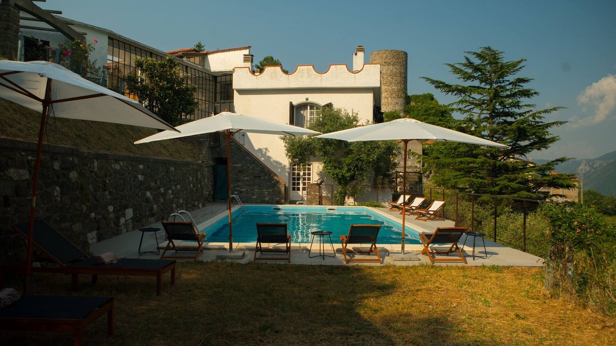 Maglietola Villa | Villa Cancello del Leone in Tuscany, with a Magic View and Pool