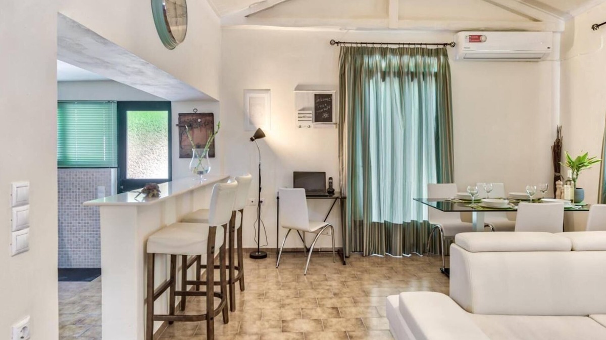Xirokastello House | Villa Canella is situated in the beautiful and famous village Vasiliko