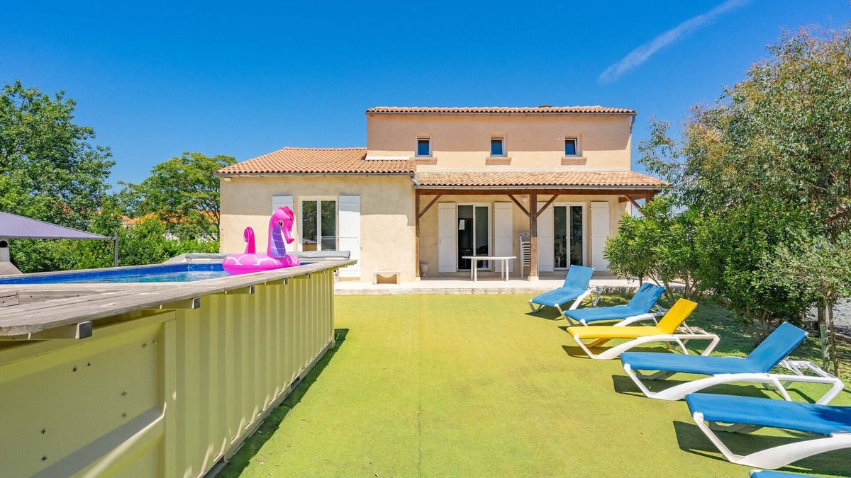 Saint-Palais-sur-Mer Villa | Villa 'Cap Mer 17' with Private Pool, Private Terrace and Wi-Fi