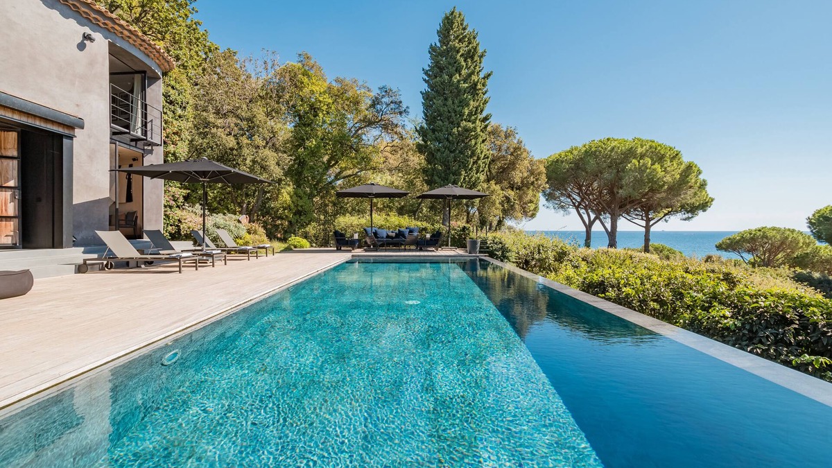 La Croix-Valmer Villa | Villa Cape Cod, Luxury beachfront property