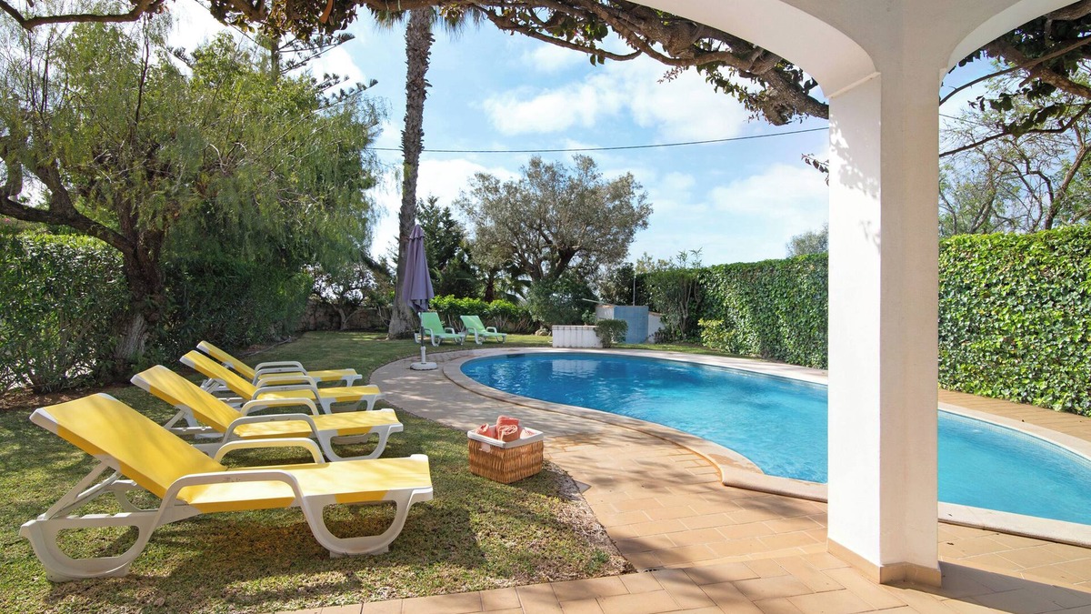 Cerro do Mocho Villa | Villa 'Casa Da Oliveira' with Private Pool, Wi-Fi and Air Conditioning