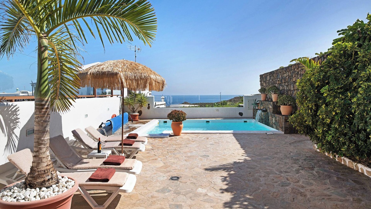 Guatiza Villa | Villa "Casa Golondrina" with Sea View, Private Pool & Wi-Fi