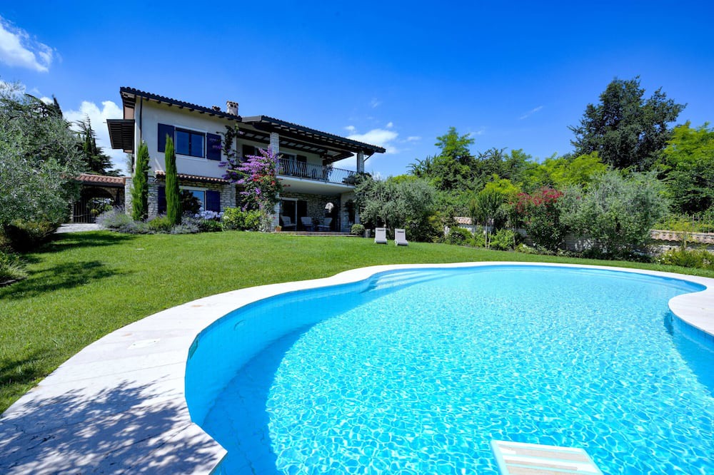 Manerba del Garda Villa | Villa Casa Montecolo with private pool