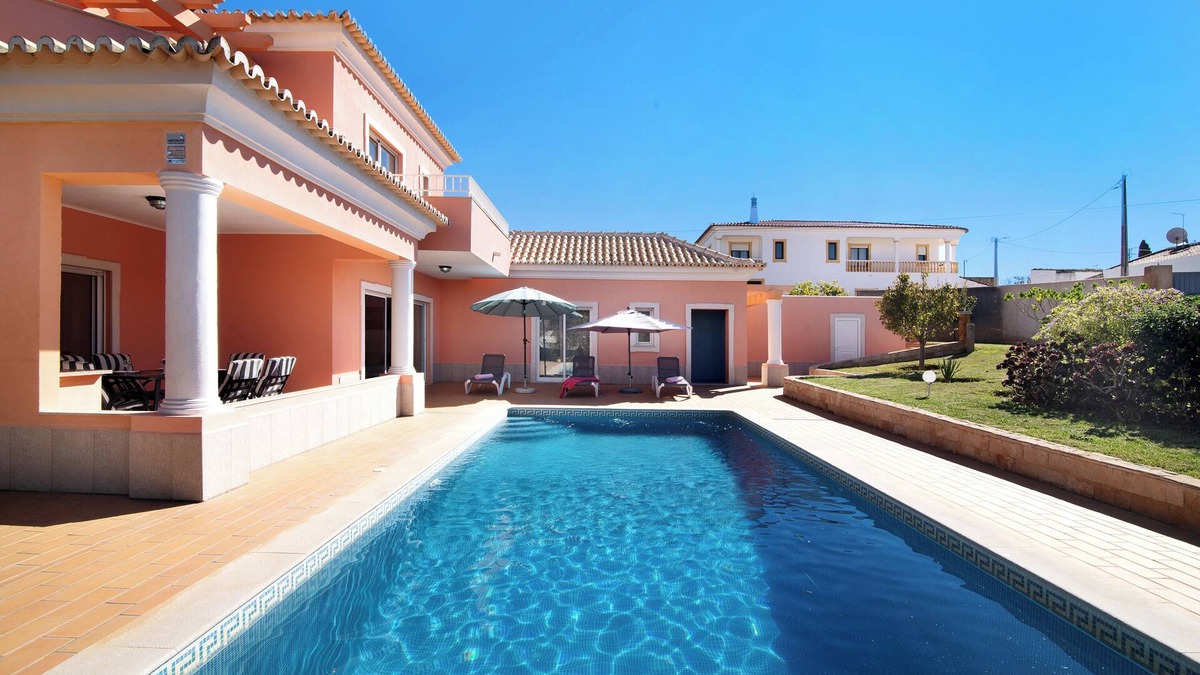 Vilamoura Villa | Villa Casa Tulipas with Mountain View, Pool, Wi-Fi, A/C & Garden