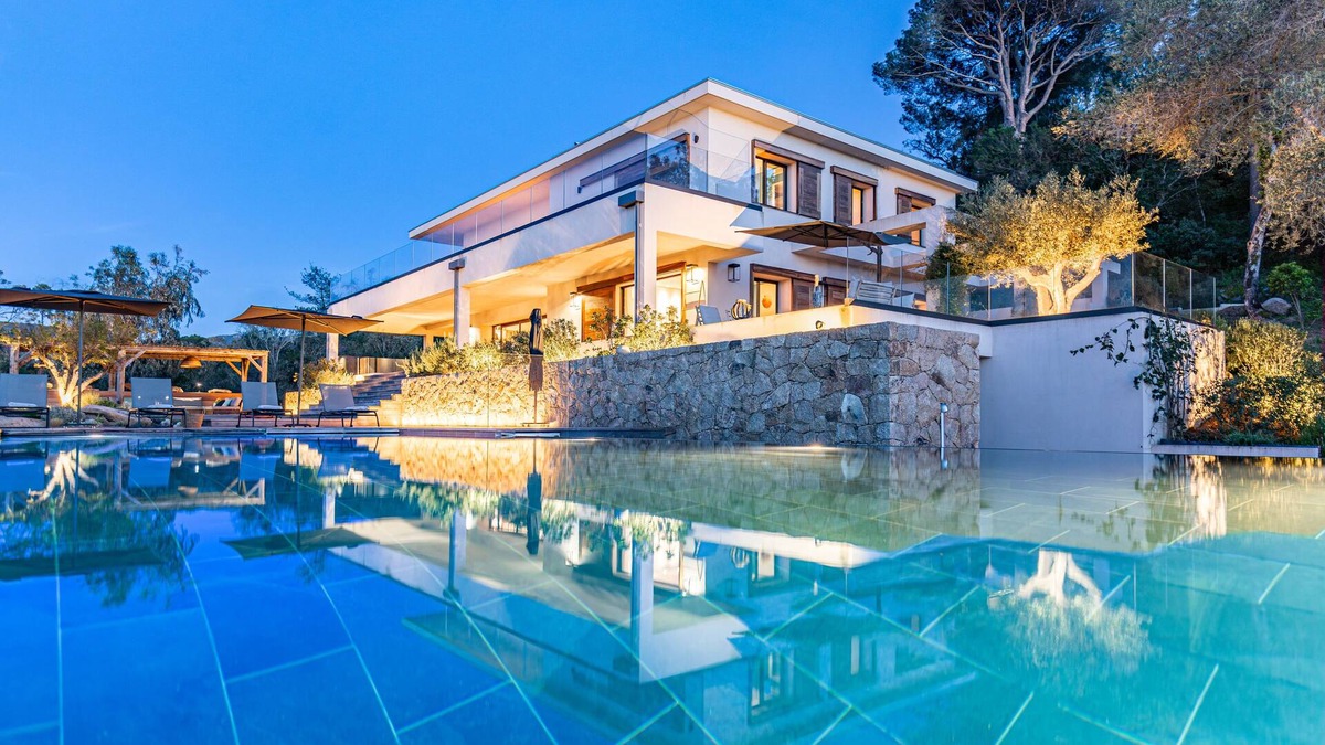 Coti-Chiavari Villa | Villa CASADELMARE- 7 bedrooms, swimming pool, sea and mountain views, golf driving range