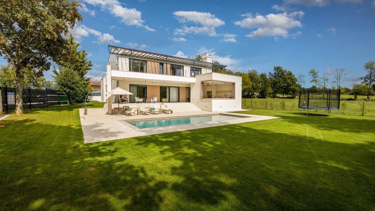 Heki Villa | Villa Castanea – Stylish 3-Bedroom Villa with Private Pool in Peaceful village