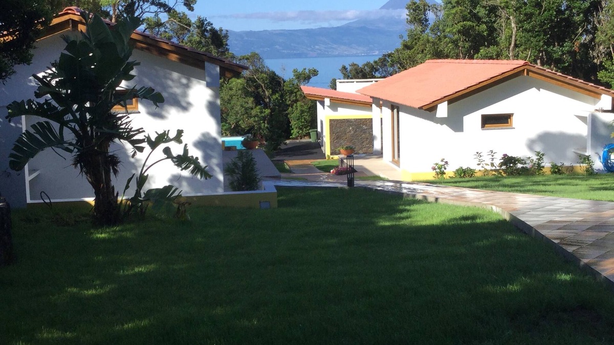 Urzelina House | Villa Casteletes- Bangalow Deluxe With Sea View