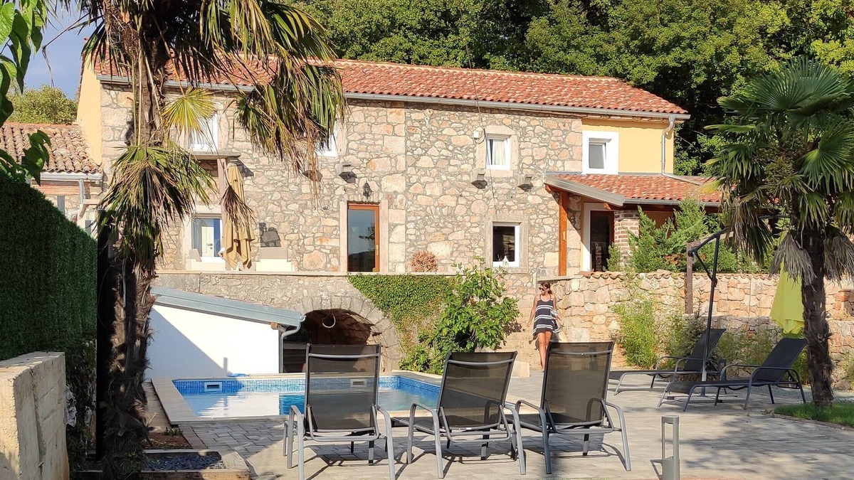 Gostinjac House | Villa Cati vacation home with heated Pool