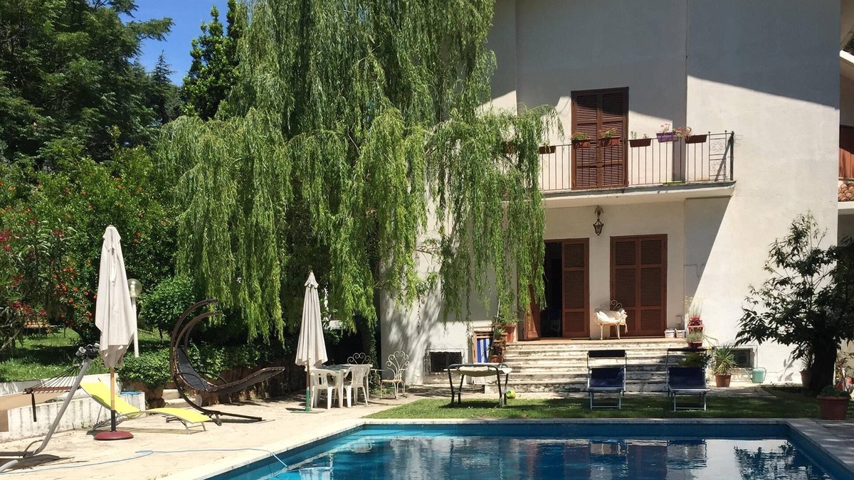 Zona III Marcigliana Villa | Villa Cecilia, a villa with swimming pool just steps from Rome