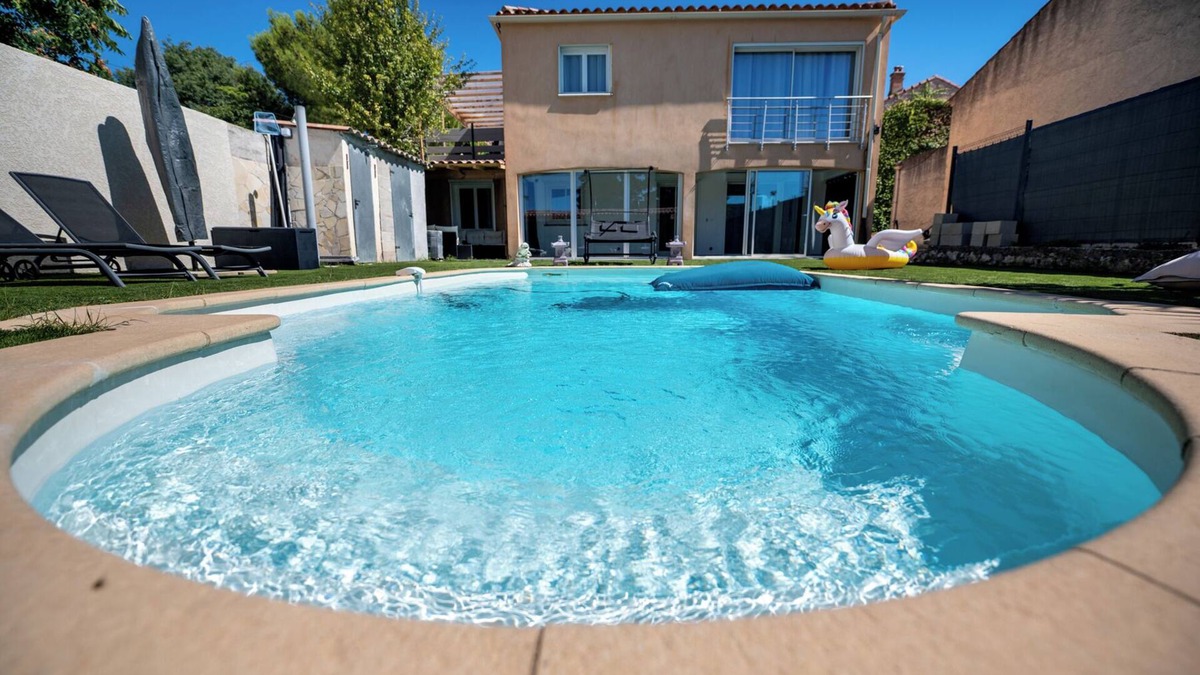 14th Arrondissement Villa | Villa celesto private pool and jacuzzi in marseille