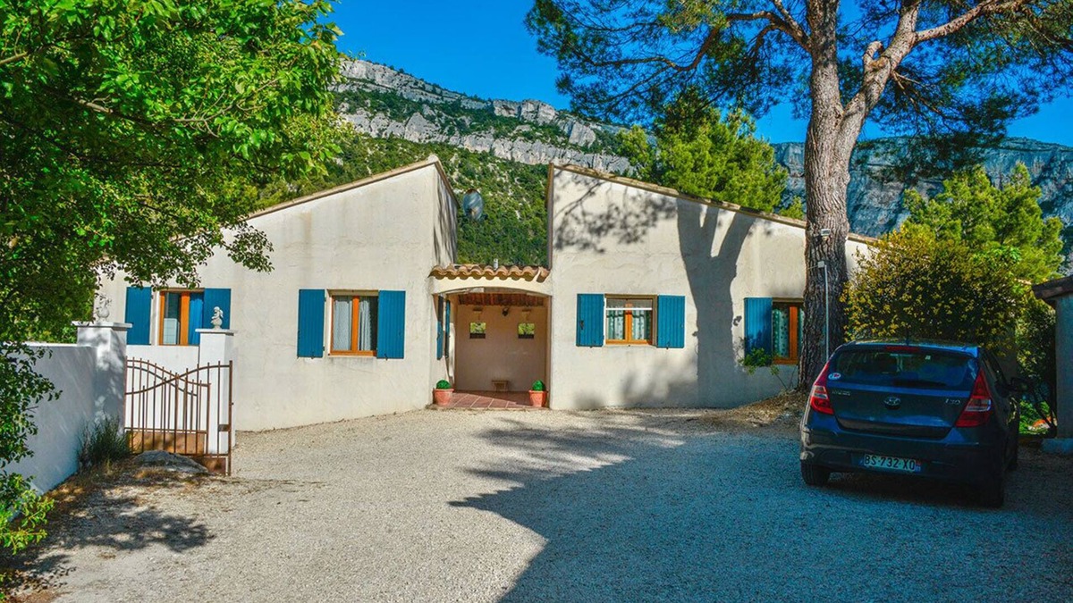Fontaine-de-Vaucluse Bed & Breakfast | Villa Chante Coucou "Gite Bleu"