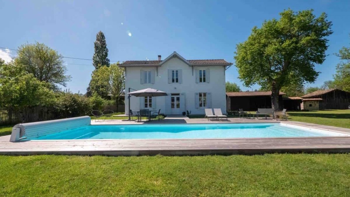 Salles House | Villa charmante pour 9 avec piscine chauffee