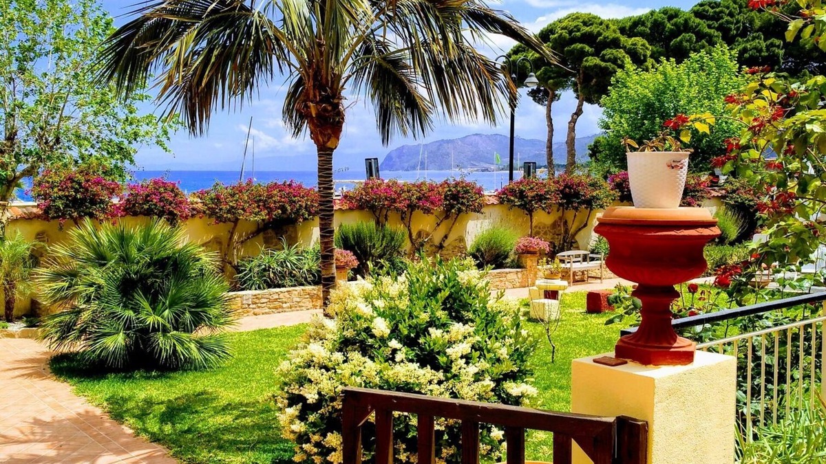 Marina di Patti Apartment | Villa Chelia on the beach of Patti Marina
