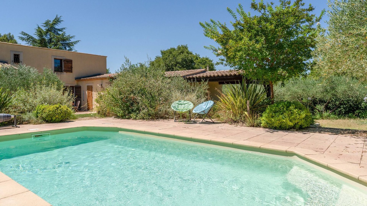 Sommieres Villa | Villa 'Chéri' with Shared Pool, Wi-Fi and Air Conditioning