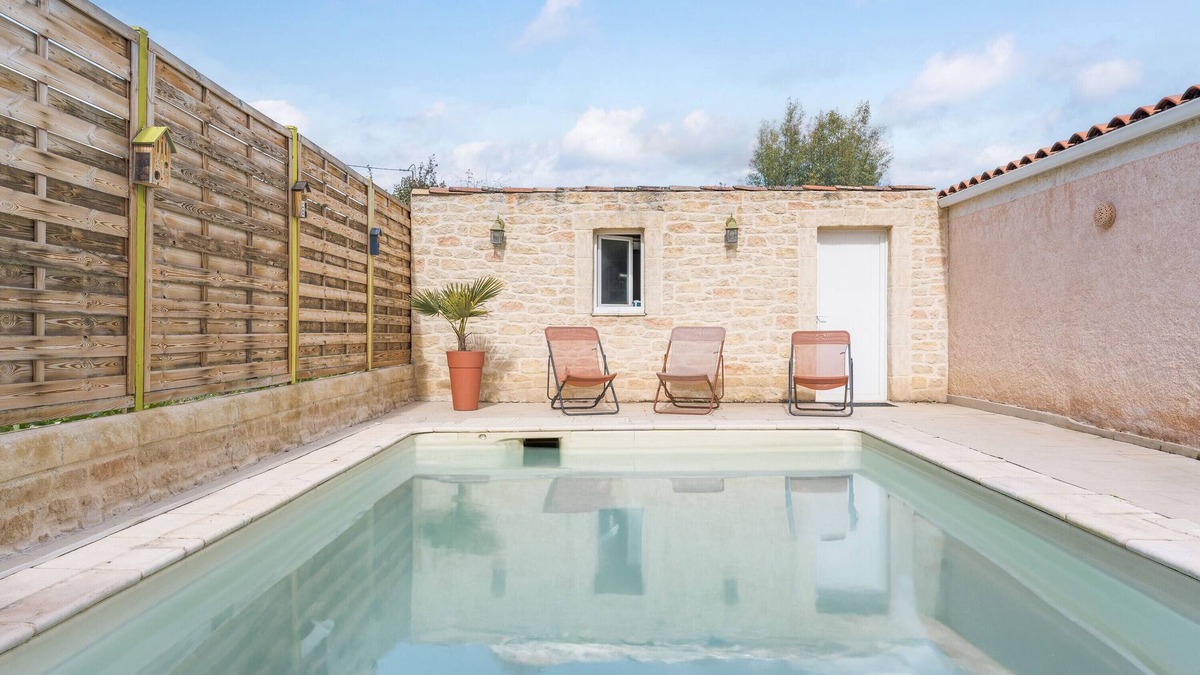Manosque Villa | Villa 'Chez Dominique' with Private Pool, Private Terrace and Wi-Fi