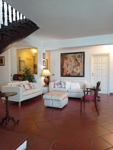 Borghesiana House | Villa Civetta tra Roma e i Castelli Romani
