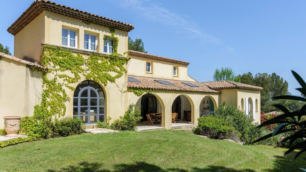 Mallemort Villa | Villa Clara luxery house on Pont Royal Golf