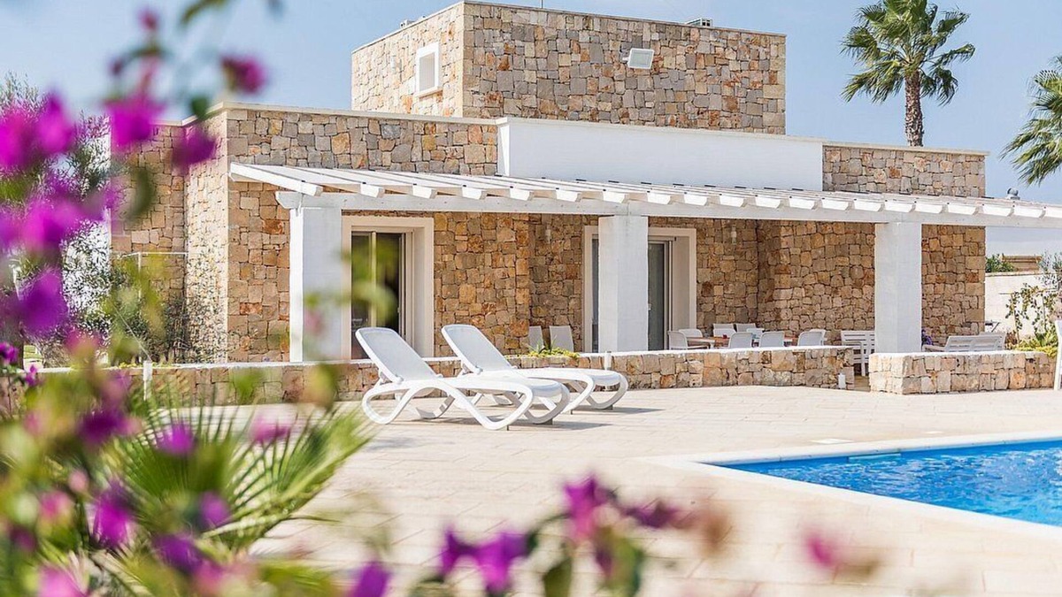 Capilungo Villa | Villa Claretta: A bright and sunny two-story villa in a quiet position, in the Apulian countryside, a short distance from the sea, with Free WI-FI.